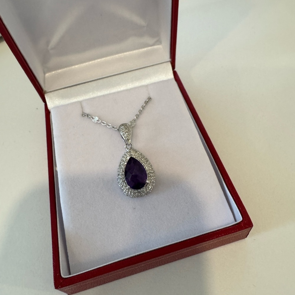 Elegant Silver and Purple Pendant Necklace - Picture 2 of 4